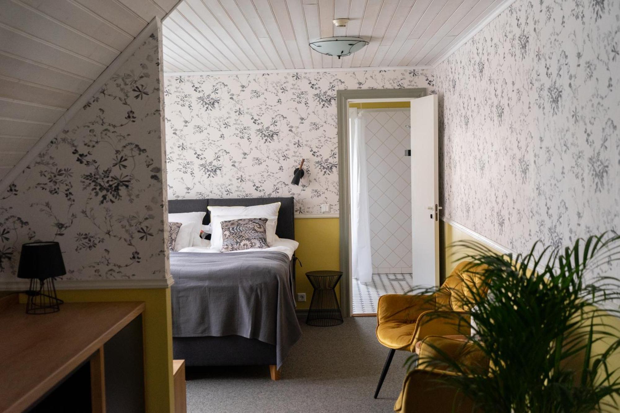 Vanalinna Boutique Hotel Kuressaare Exterior photo