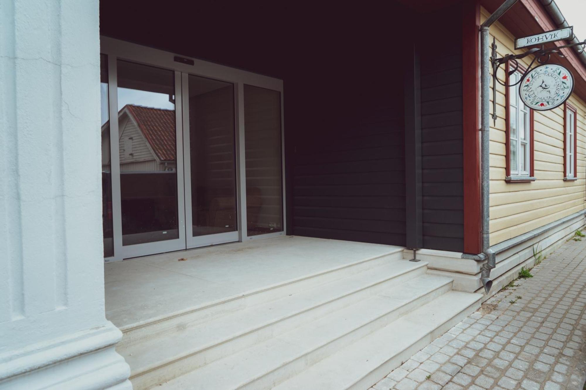 Vanalinna Boutique Hotel Kuressaare Exterior photo