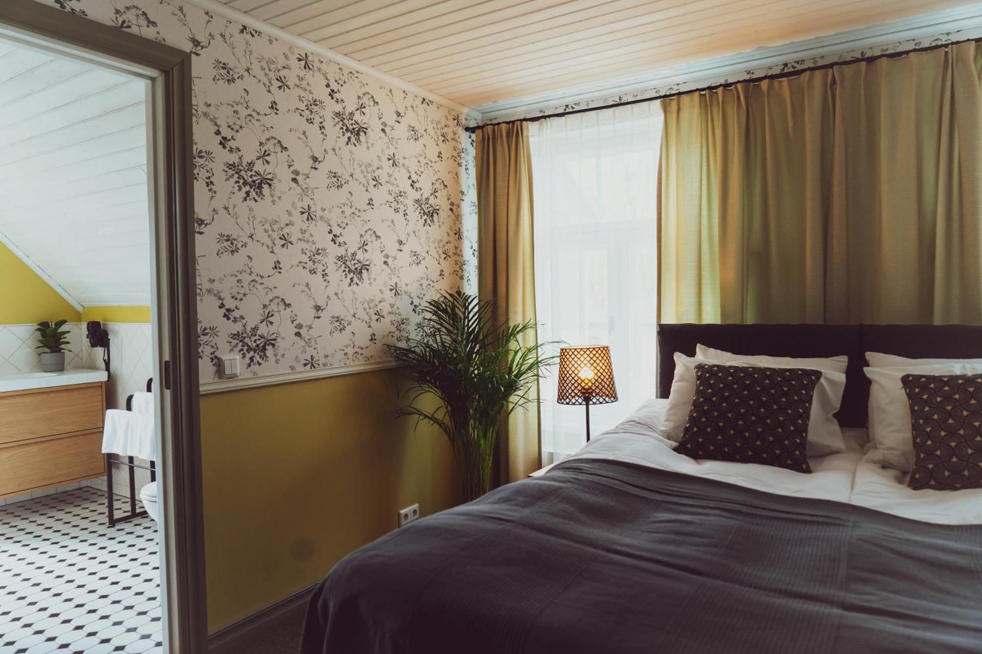 Vanalinna Boutique Hotel Kuressaare Exterior photo