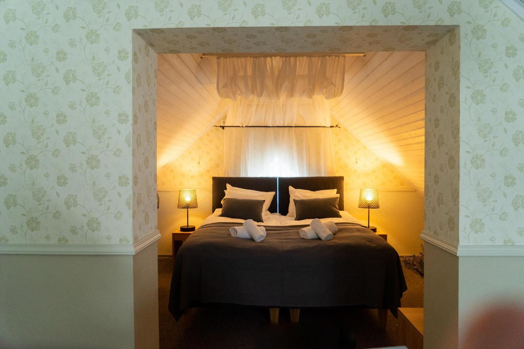Vanalinna Boutique Hotel Kuressaare Exterior photo